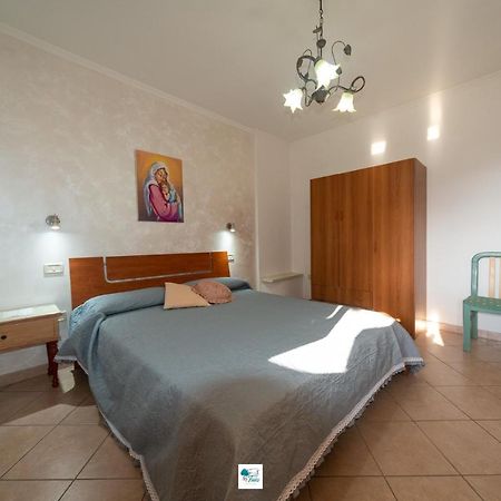 קסטלבאטה Casa Vacanze La Tuia מראה חיצוני תמונה