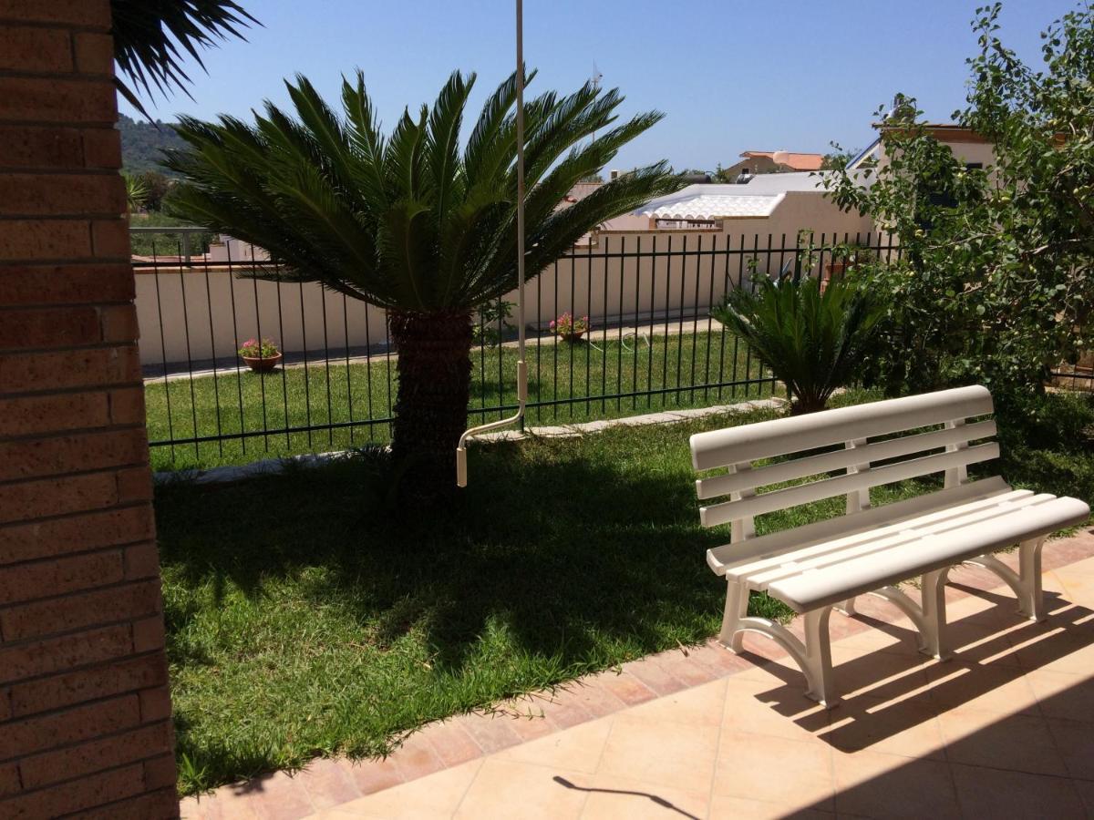 קסטלבאטה Casa Vacanze La Tuia מראה חיצוני תמונה